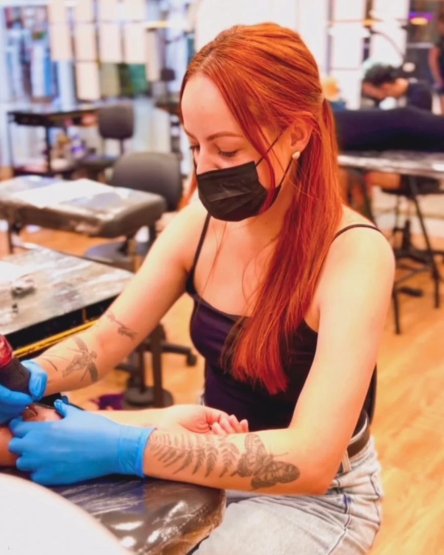 Priscila Rodrigues, artista da Chakra Tattoo