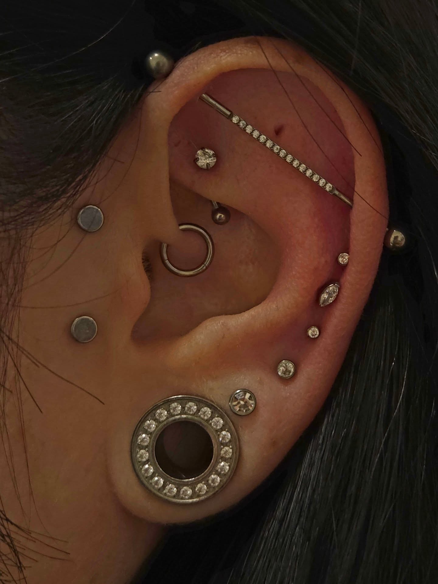 Piercing realizado por Maya Perfuradora na Chakra Tattoo