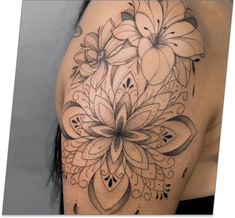 Oferta tattoo floral na Chakra Tattoo em Santo André